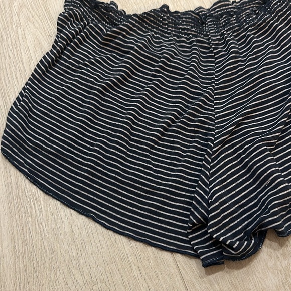 ‼️$10 Sale‼️ Brandy Melville blue and white stripe shorts - Picture 4 of 6
